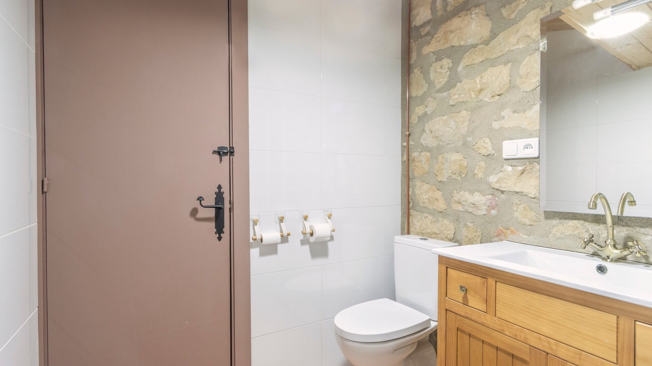 Photo of Bathroom in Maials