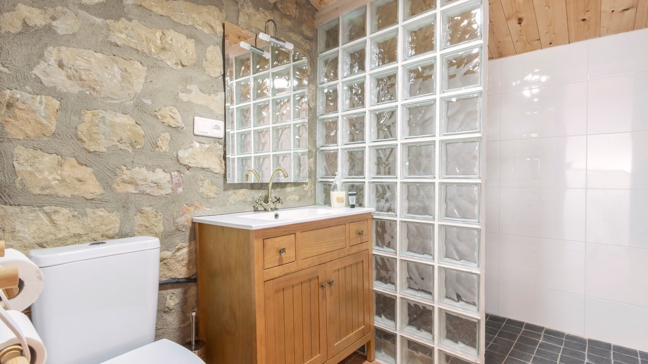 Photo of Bathroom in Maials