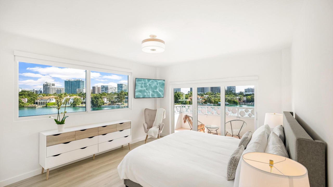 Photo of Bedroom in Bay Harbor Islands