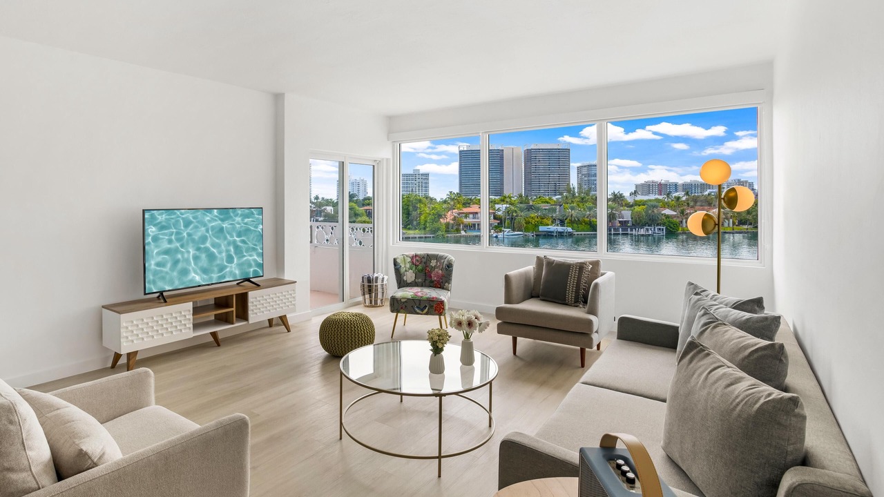 Photo of Livingroom in Bay Harbor Islands