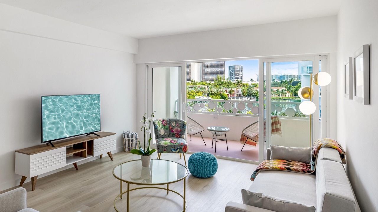Photo of Livingroom in Bay Harbor Islands