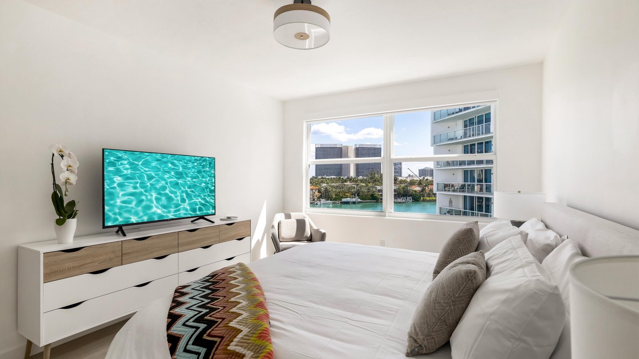 Photo of Bedroom in Bay Harbor Islands