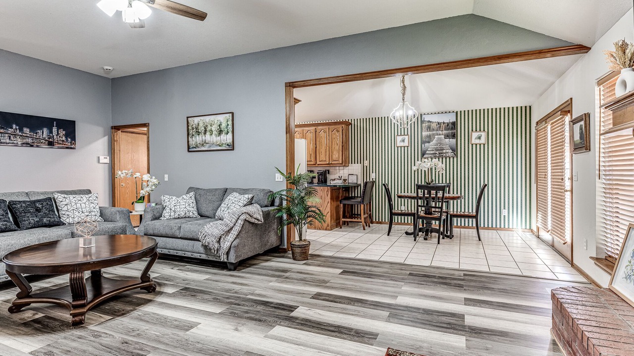 Photo of Livingroom in Midwest City