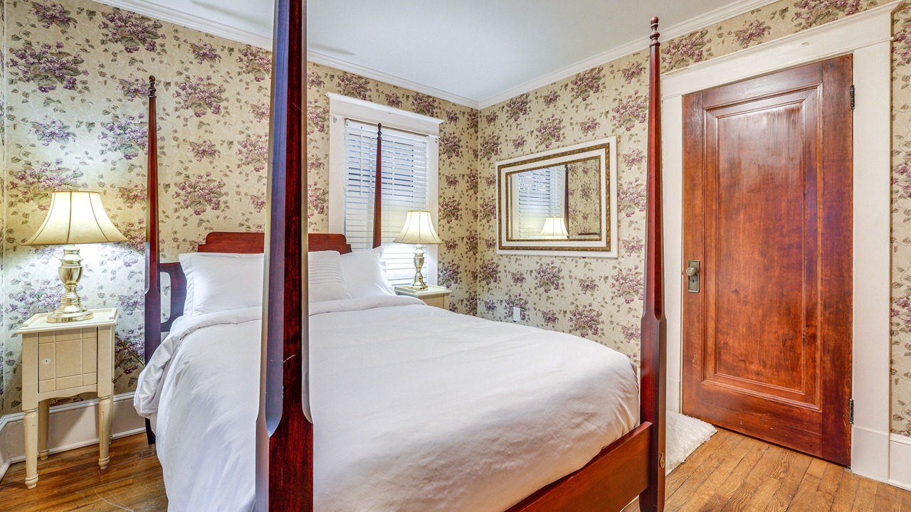 Photo of Bedroom in Jamestown