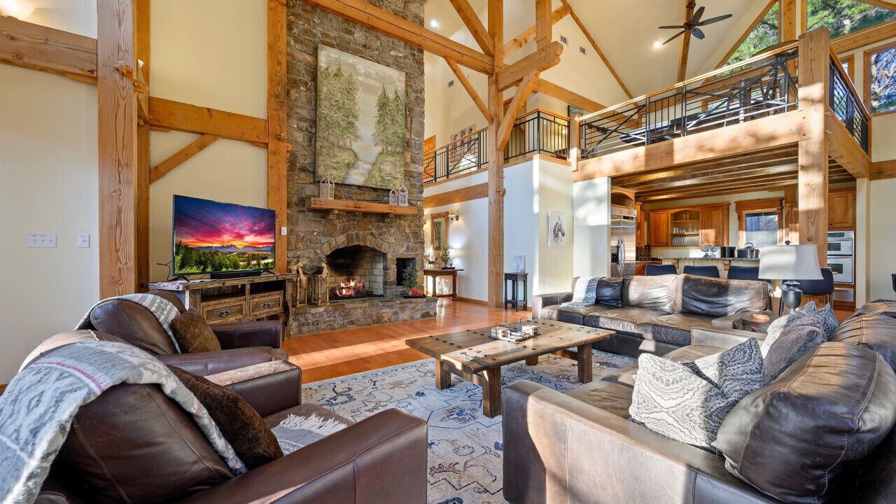 Photo of Livingroom in Broken Bow