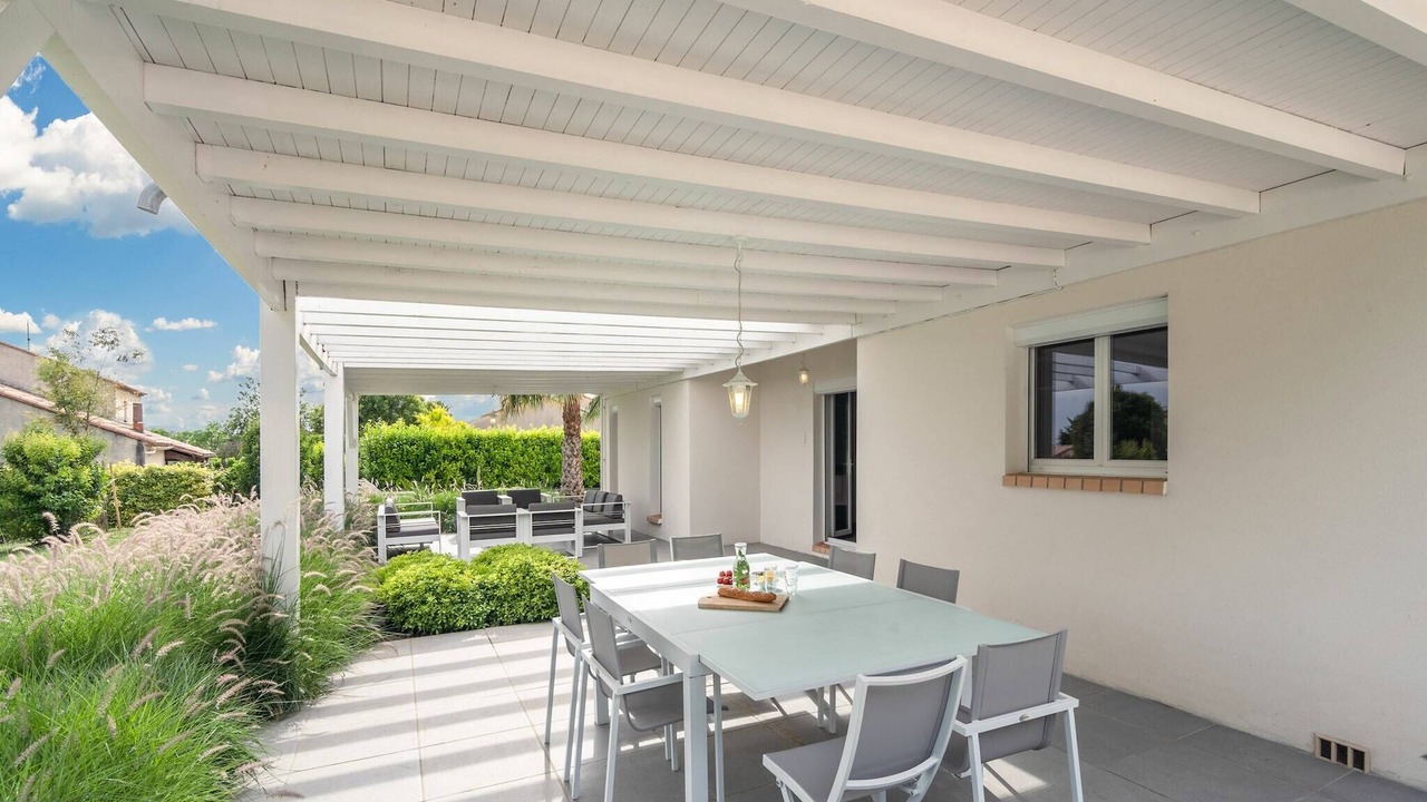 Photo of Patio Balcony in Saint-Genies-de-Fontedit