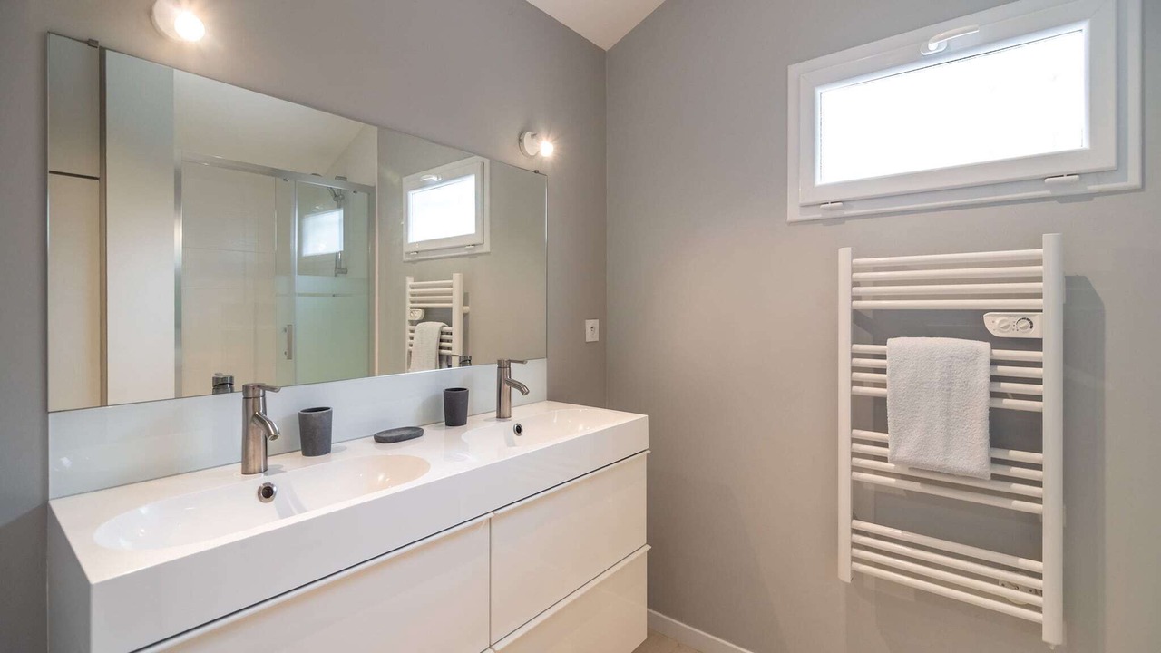 Photo of Bathroom in Saint-Genies-de-Fontedit