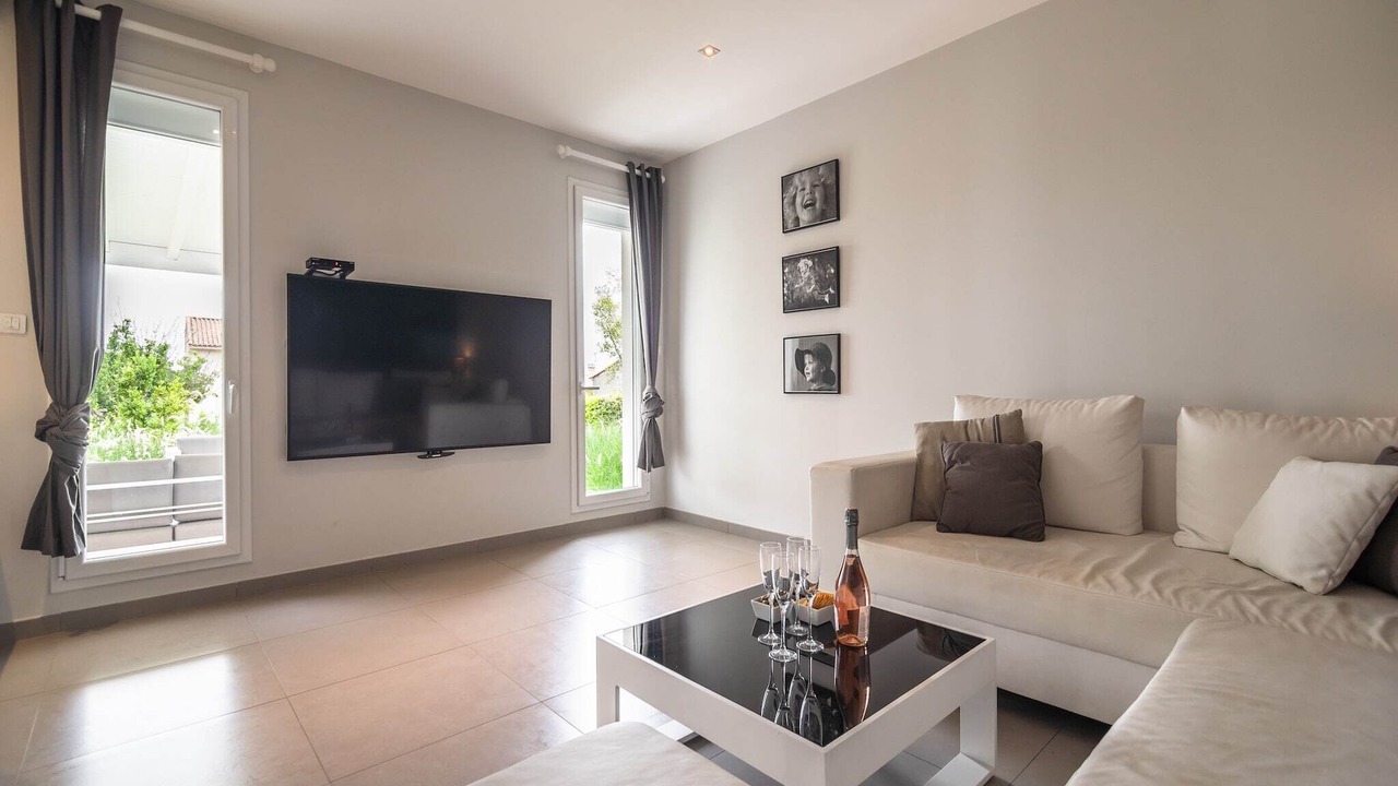Photo of Livingroom in Saint-Genies-de-Fontedit