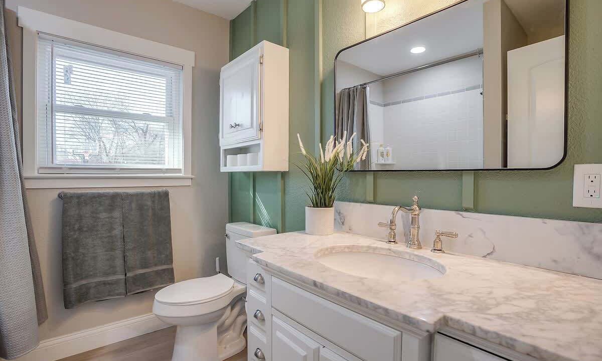 Photo of Bathroom in Central Arlington