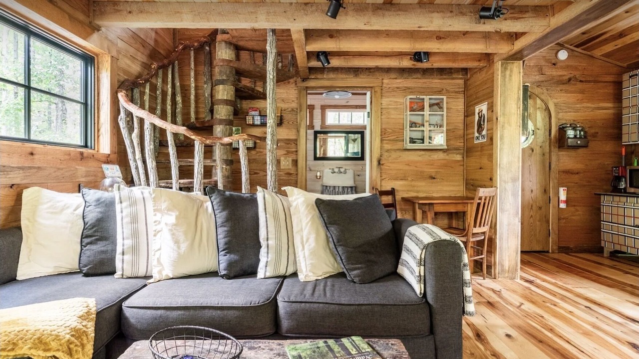 Photo of Livingroom in Adairsville