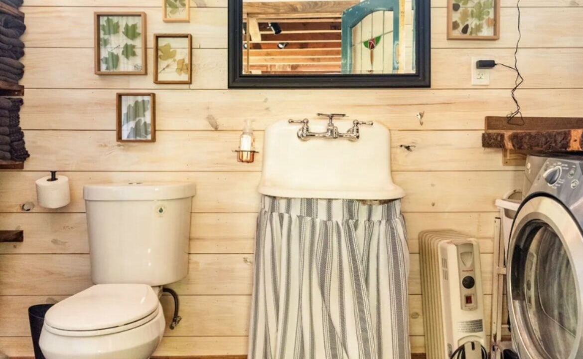 Photo of Bathroom in Adairsville