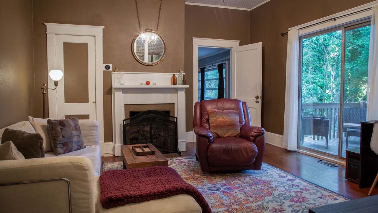 Photo of Livingroom in Chapel Hill