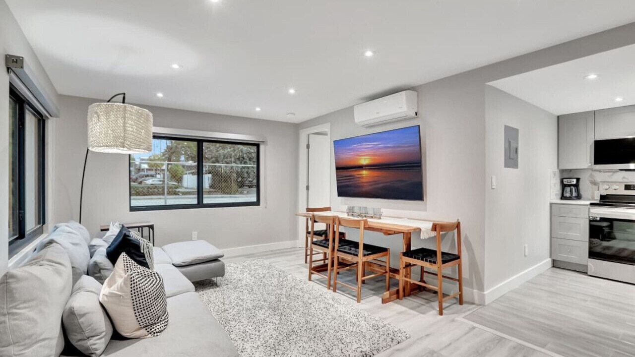 Photo of Livingroom in Central Beach