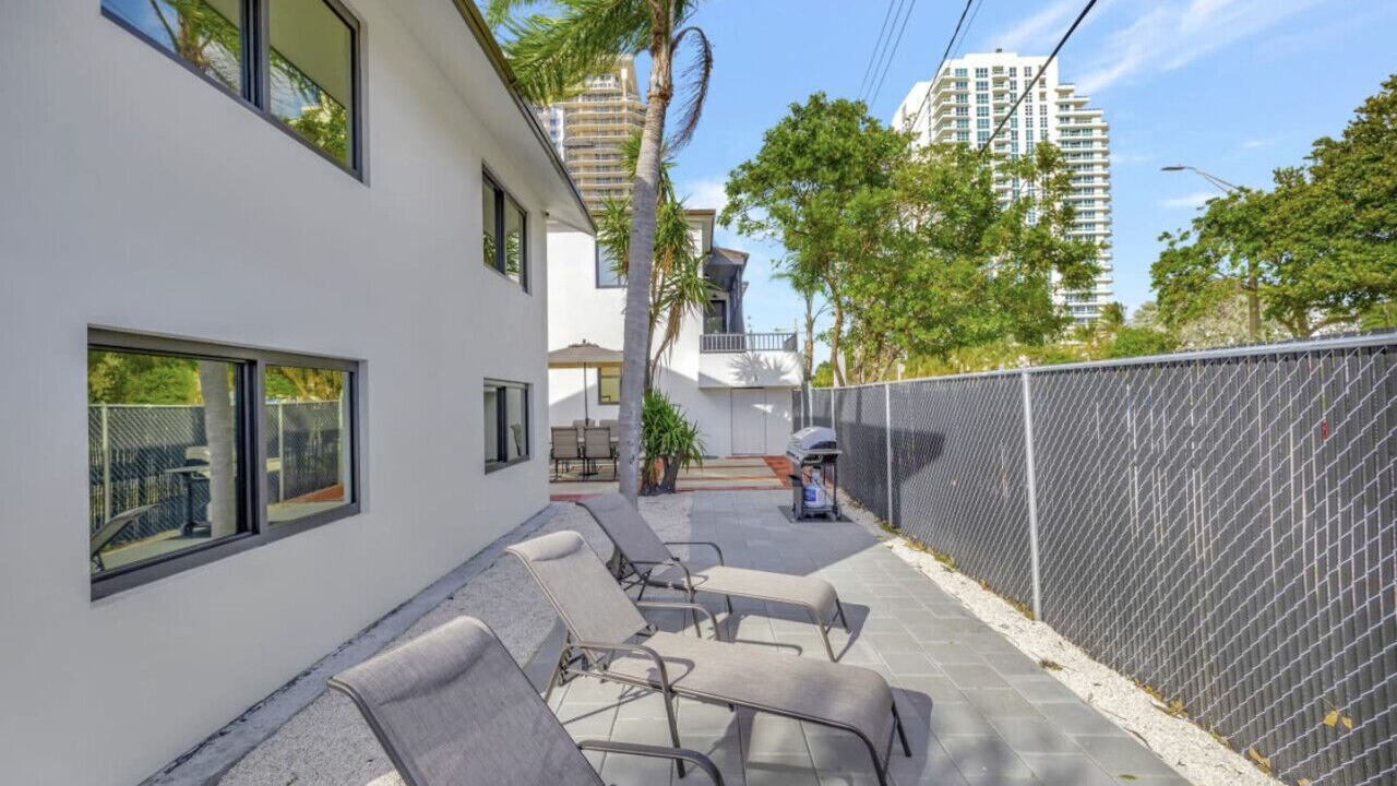 Photo of Patio Balcony in Central Beach