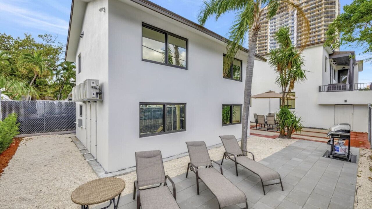 Photo of Patio Balcony in Central Beach
