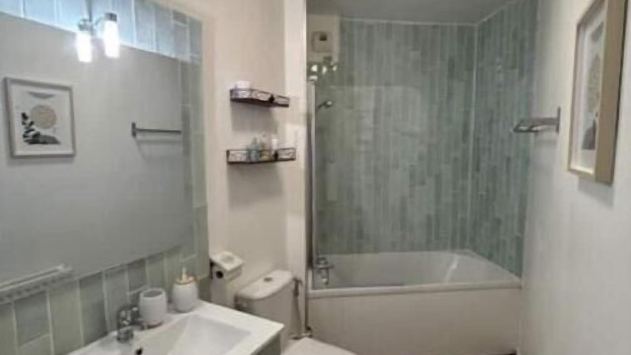 Photo of Bathroom in Elancourt