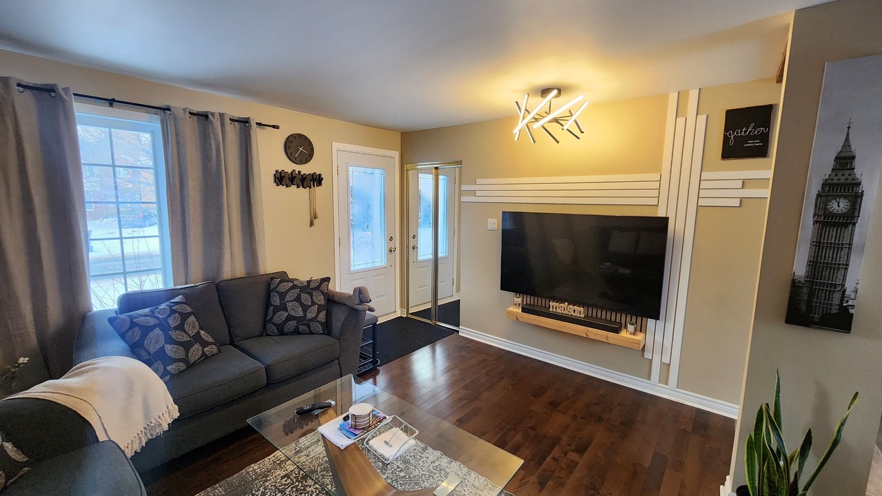 Photo of Livingroom in Longueuil