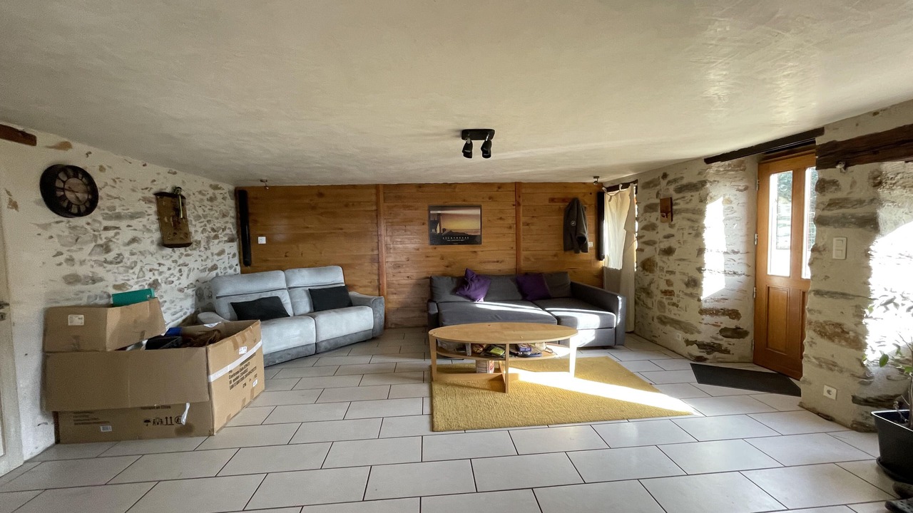Photo of Livingroom in Saint-Constant-Fournoules