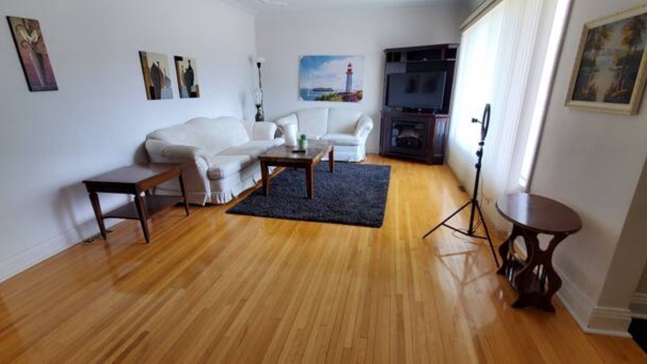 Photo of Livingroom in Gonor Station