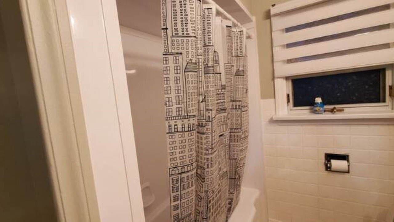 Photo of Bathroom in Gonor Station