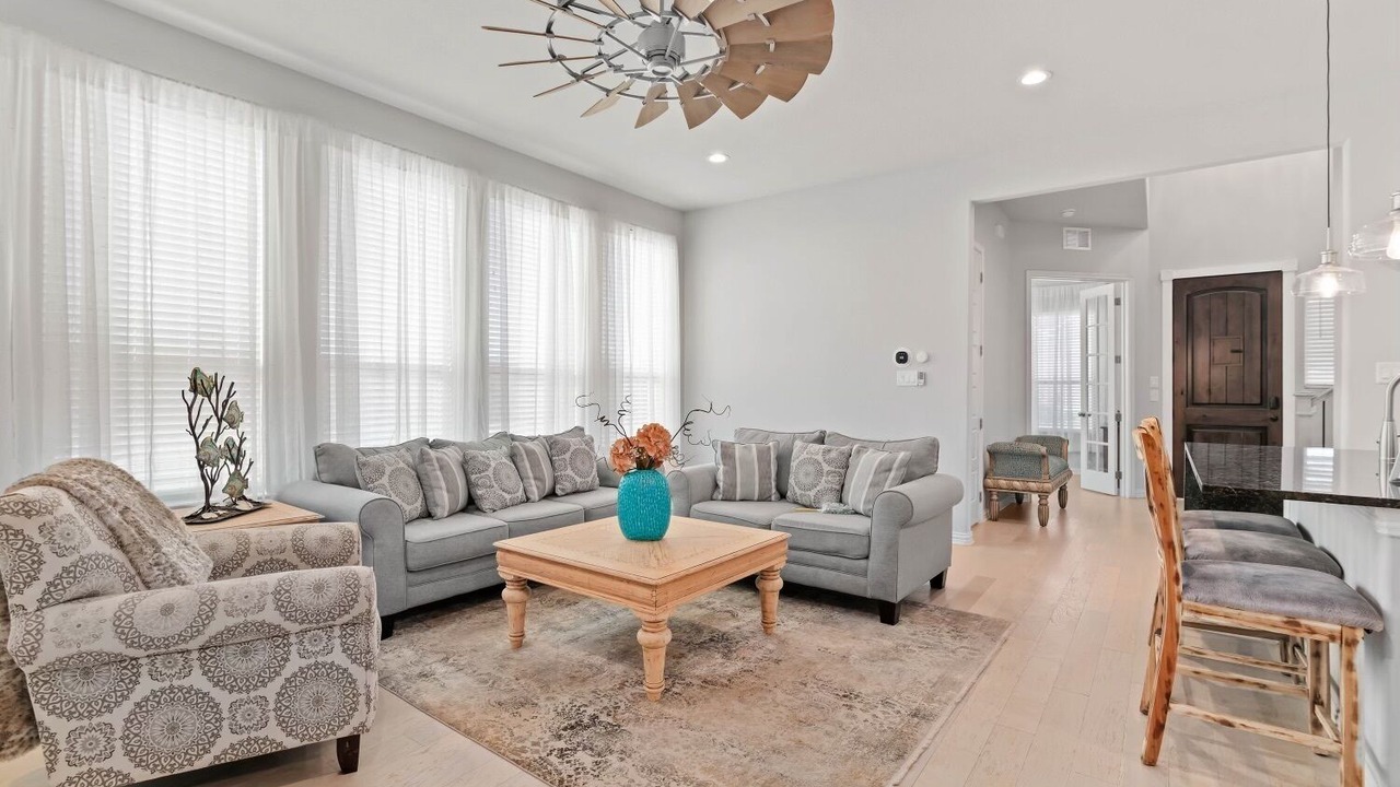 Photo of Livingroom in Cross Roads