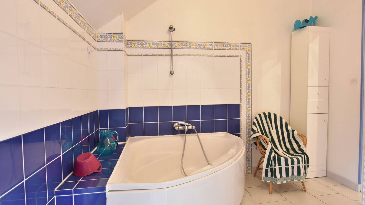 Photo of Bathroom in Englancourt