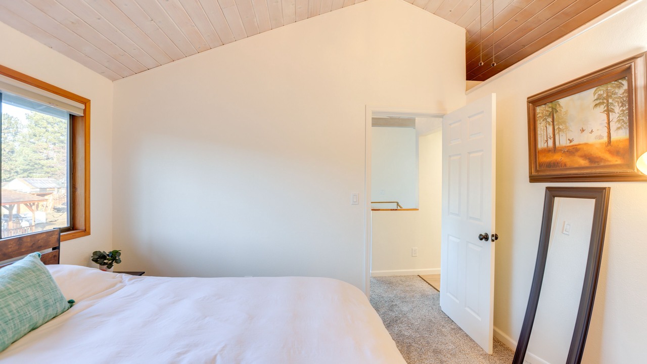 Photo of Bedroom in Deschutes River Woods