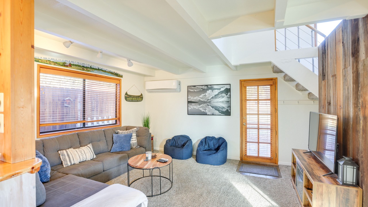 Photo of Livingroom in Deschutes River Woods