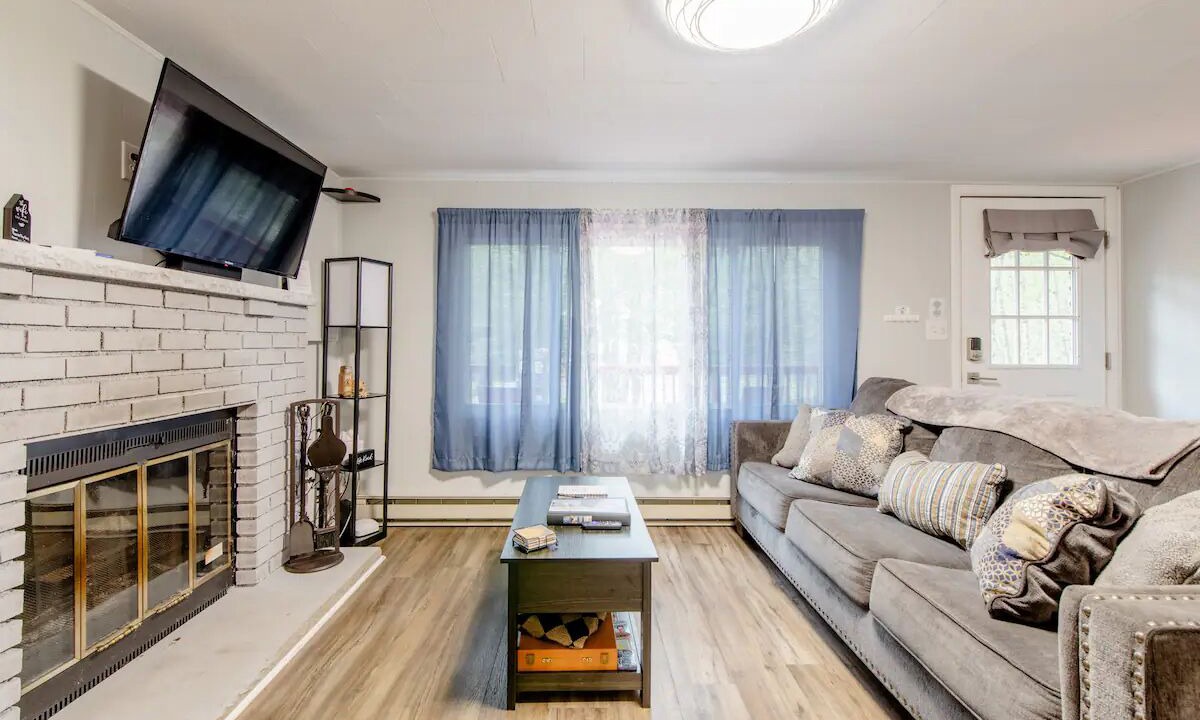Photo of Livingroom in Pocono Lake