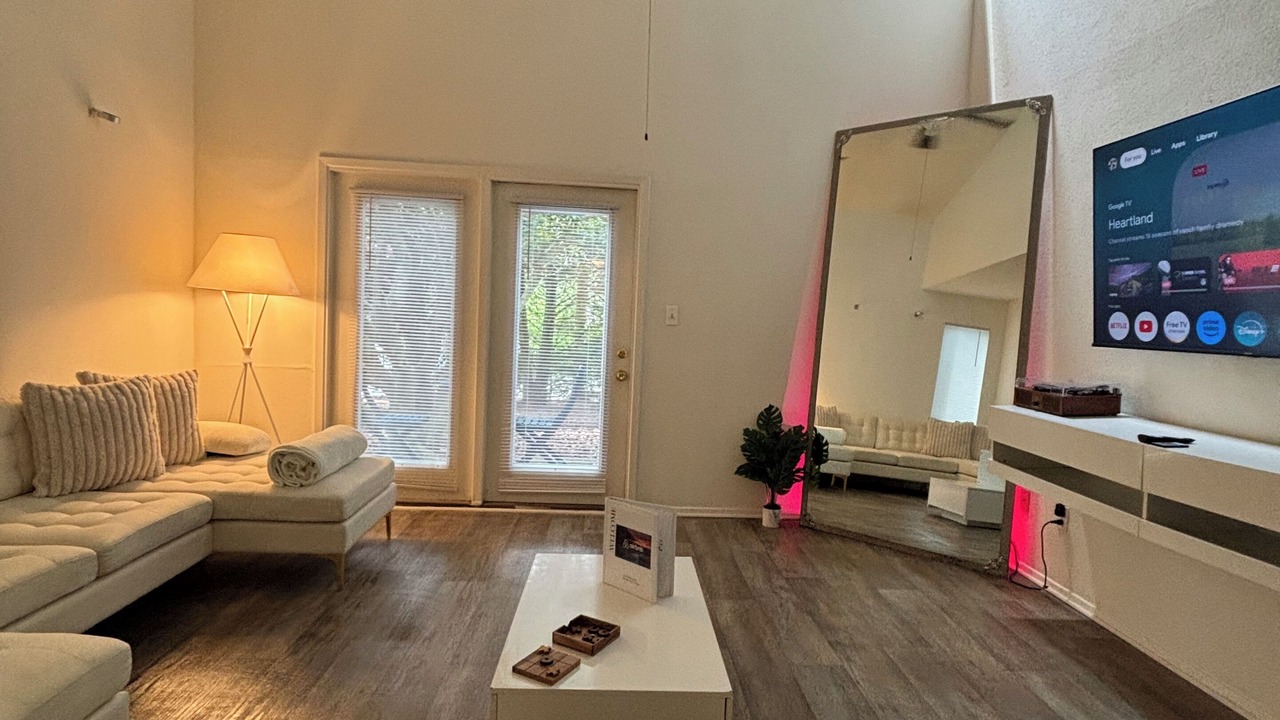 Photo of Livingroom in Northwest Raleigh