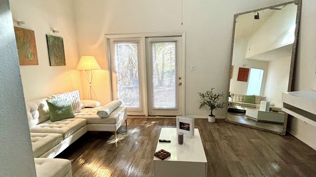 Photo of Livingroom in Northwest Raleigh