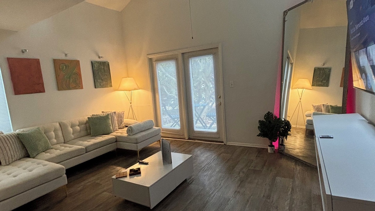 Photo of Livingroom in Northwest Raleigh