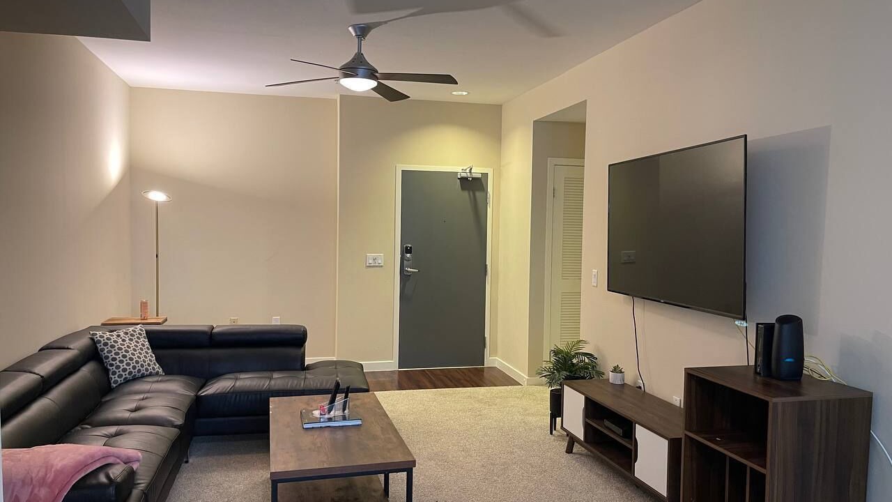Photo of Livingroom in Miracle Mile