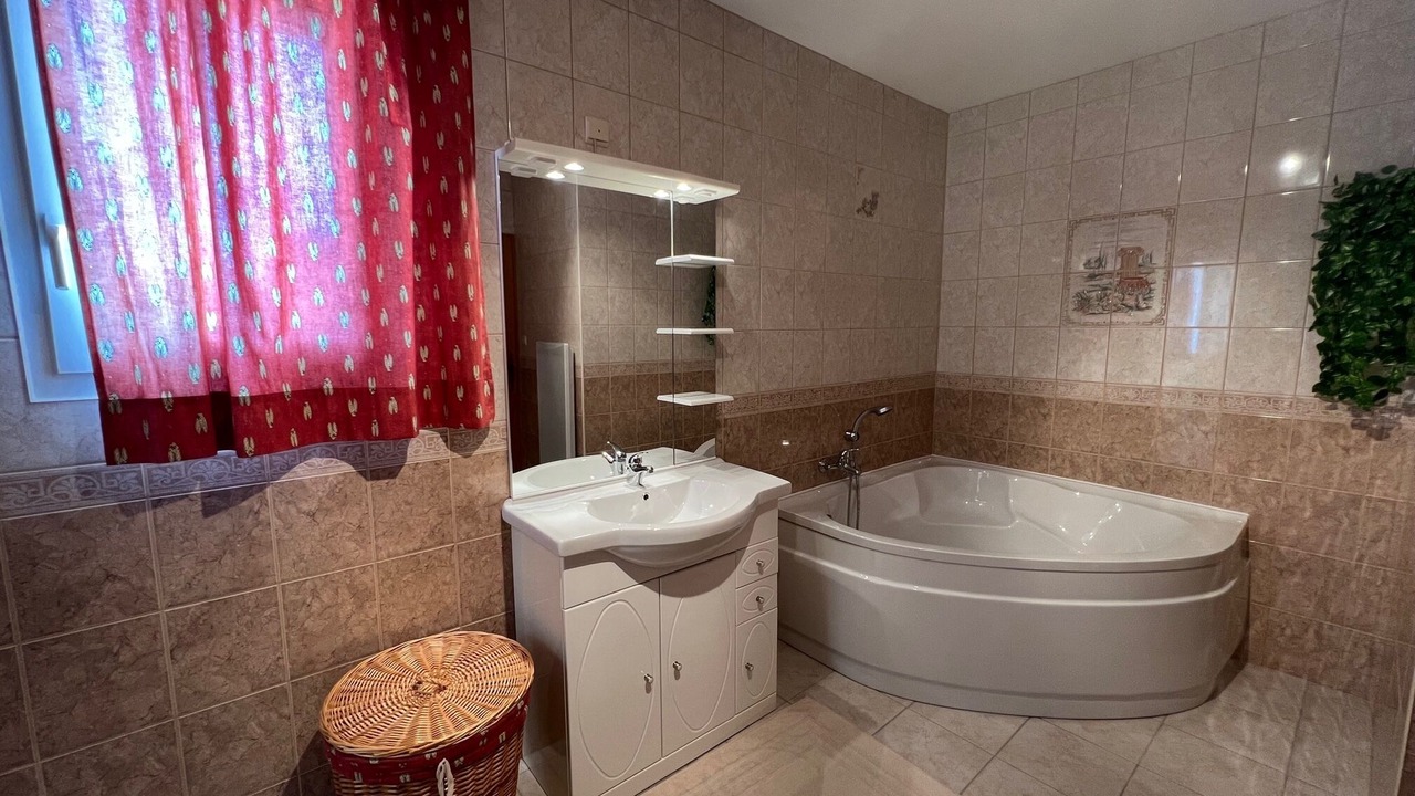 Photo of Bathroom in Sablet