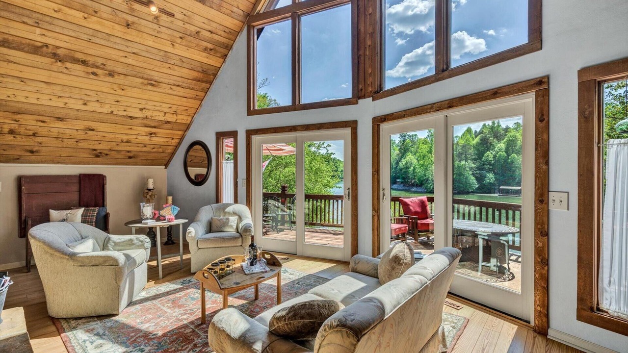 Photo of Livingroom in Goodview