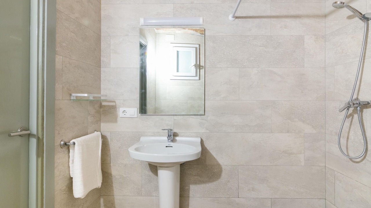 Photo of Bathroom in Llers