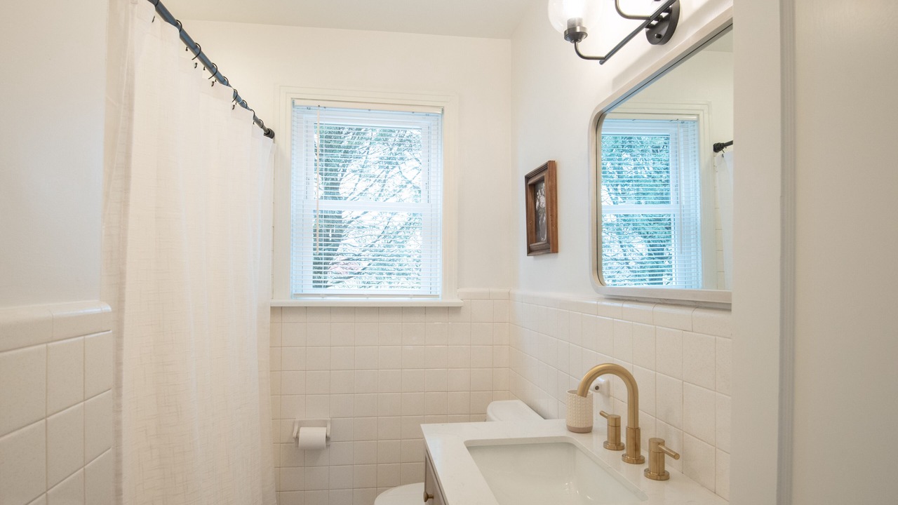 Photo of Bathroom in Bird In Hand