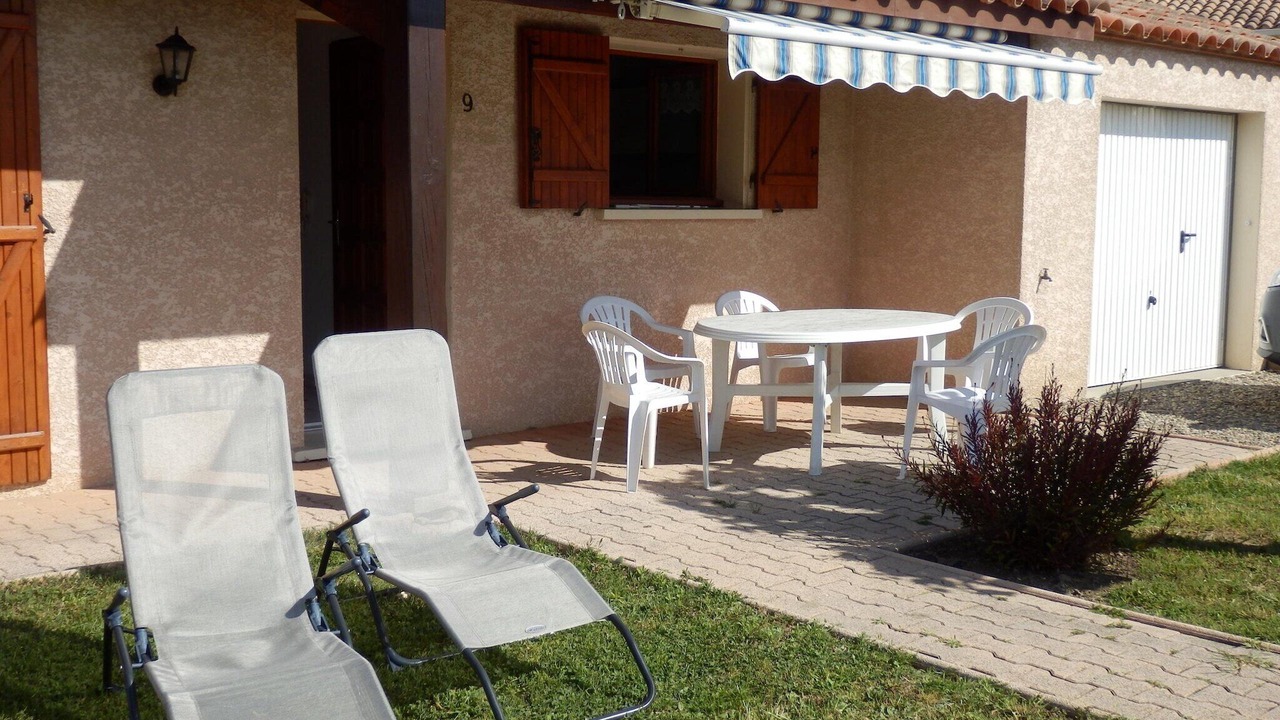 Photo of Patio Balcony in Saint-Genies-de-Fontedit