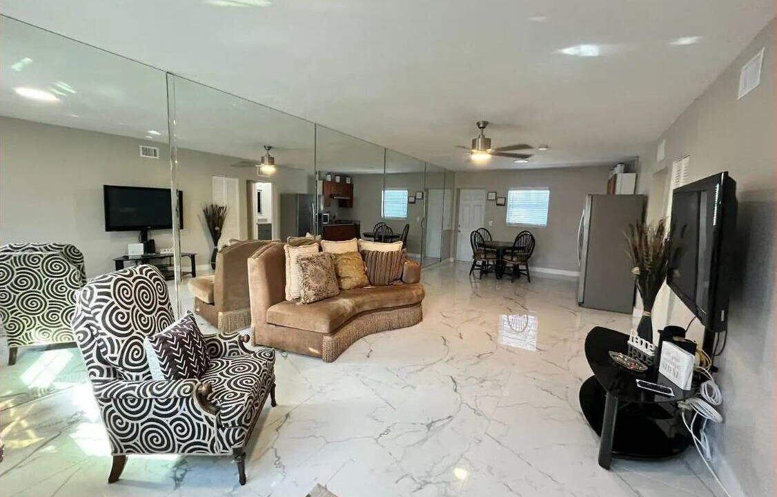Photo of Livingroom in Bearss Plaza
