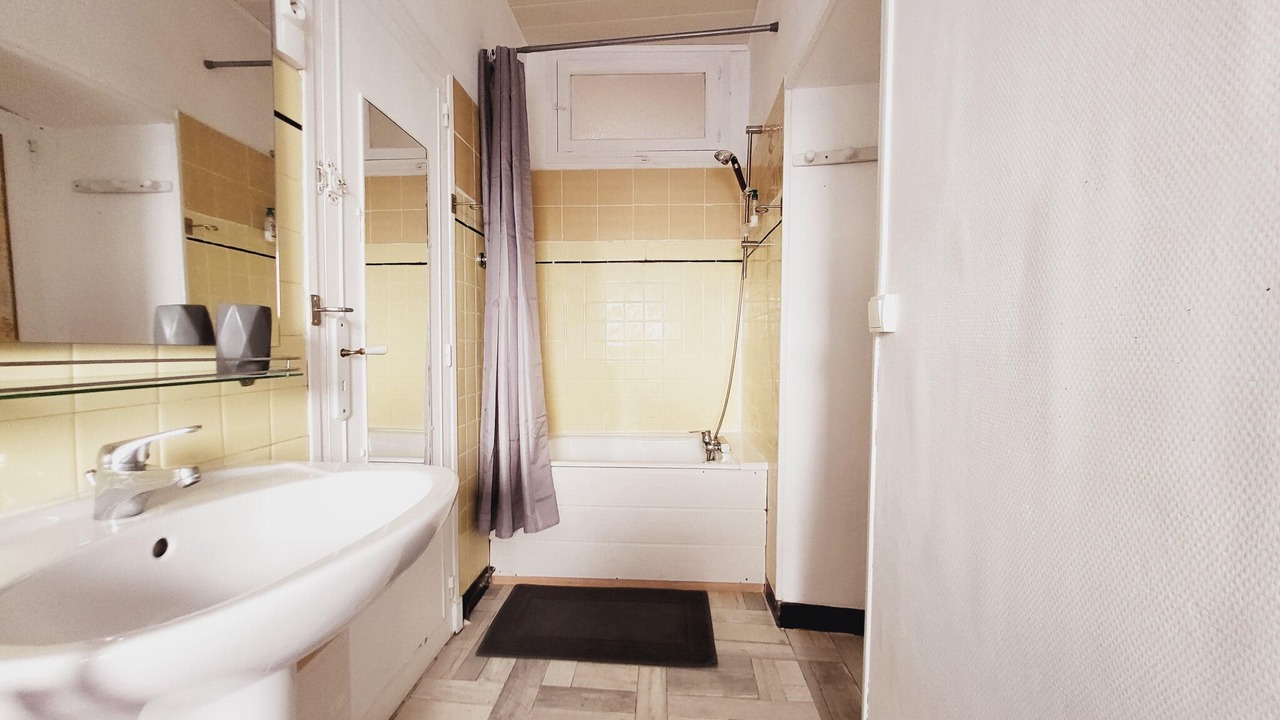 Photo of Bathroom in Saint-Ambroix
