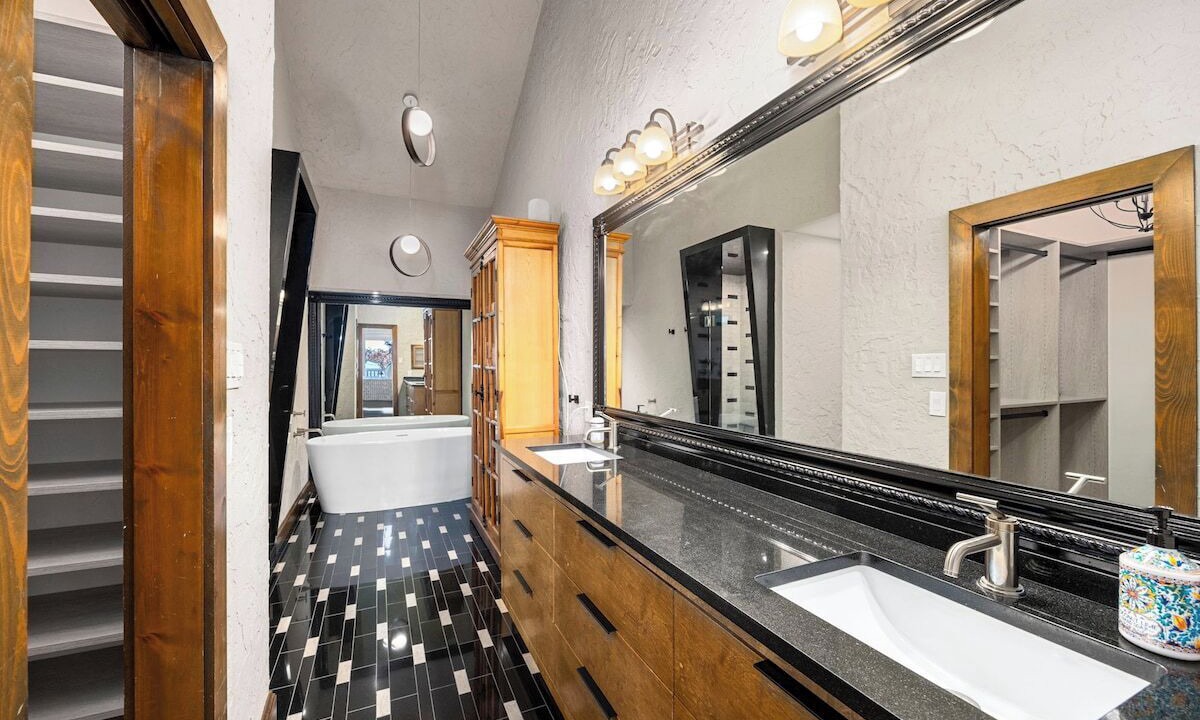 Photo of Bathroom in Walden on Lake Conroe
