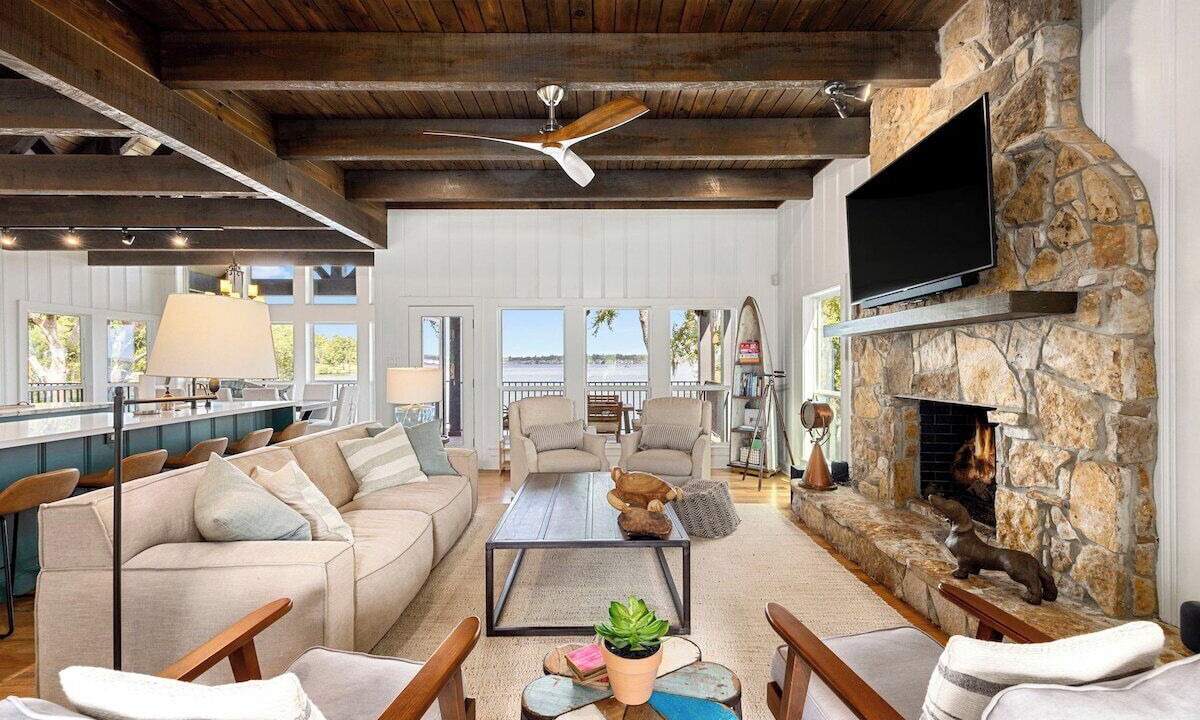 Photo of Livingroom in Walden on Lake Conroe