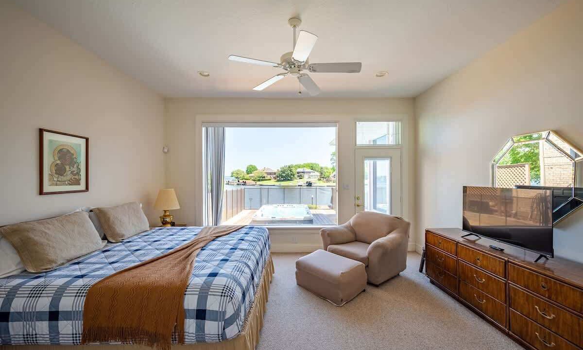 Photo of Bedroom in Walden on Lake Conroe