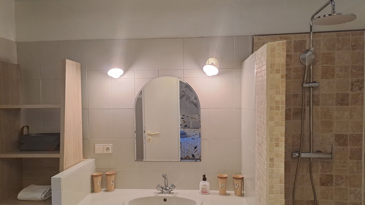 Photo of Bathroom in Caderousse