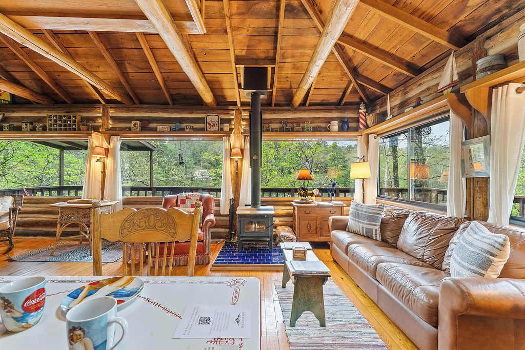 Photo of Livingroom in Eureka Springs