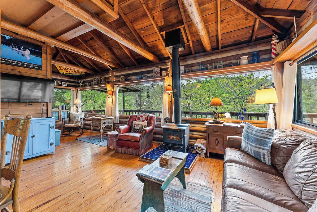 Photo of Livingroom in Eureka Springs