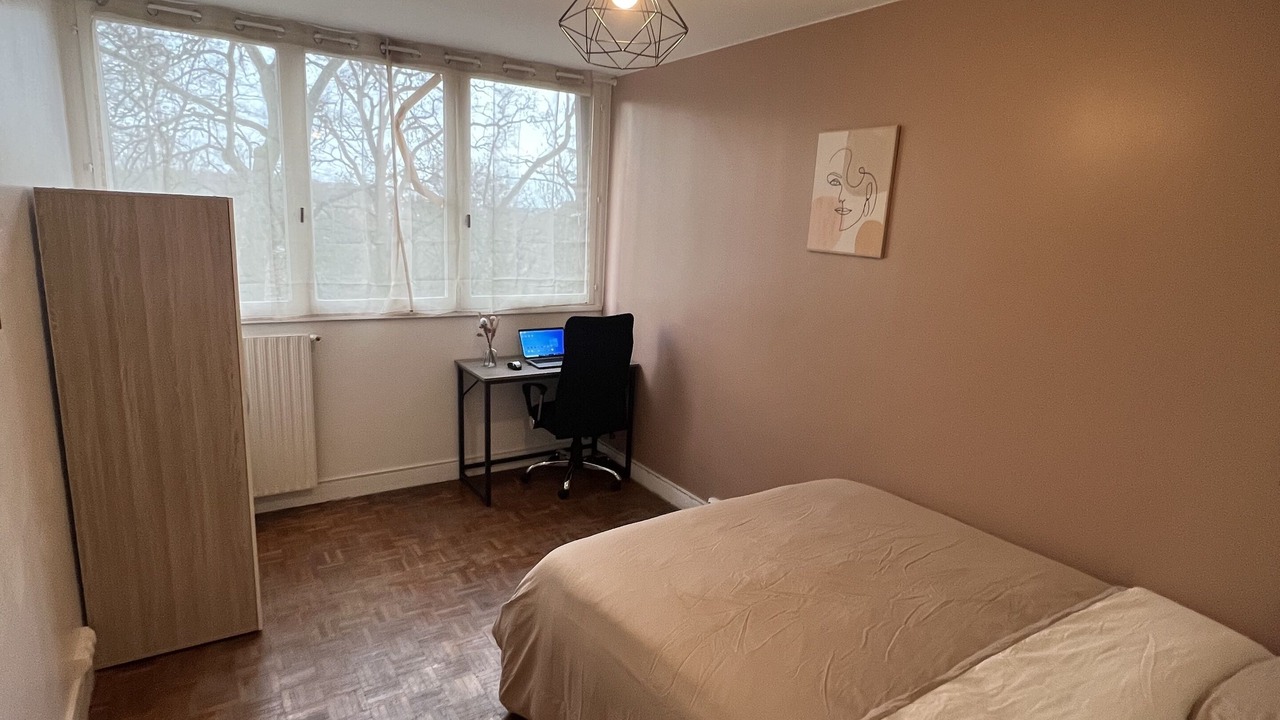 Photo of Bedroom in Mery-sur-Oise