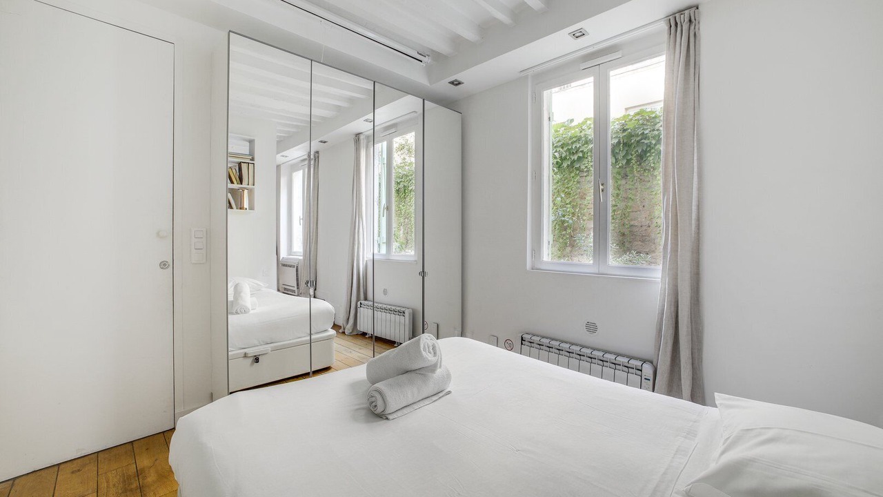 Photo of Bedroom in 10th Arrondissement