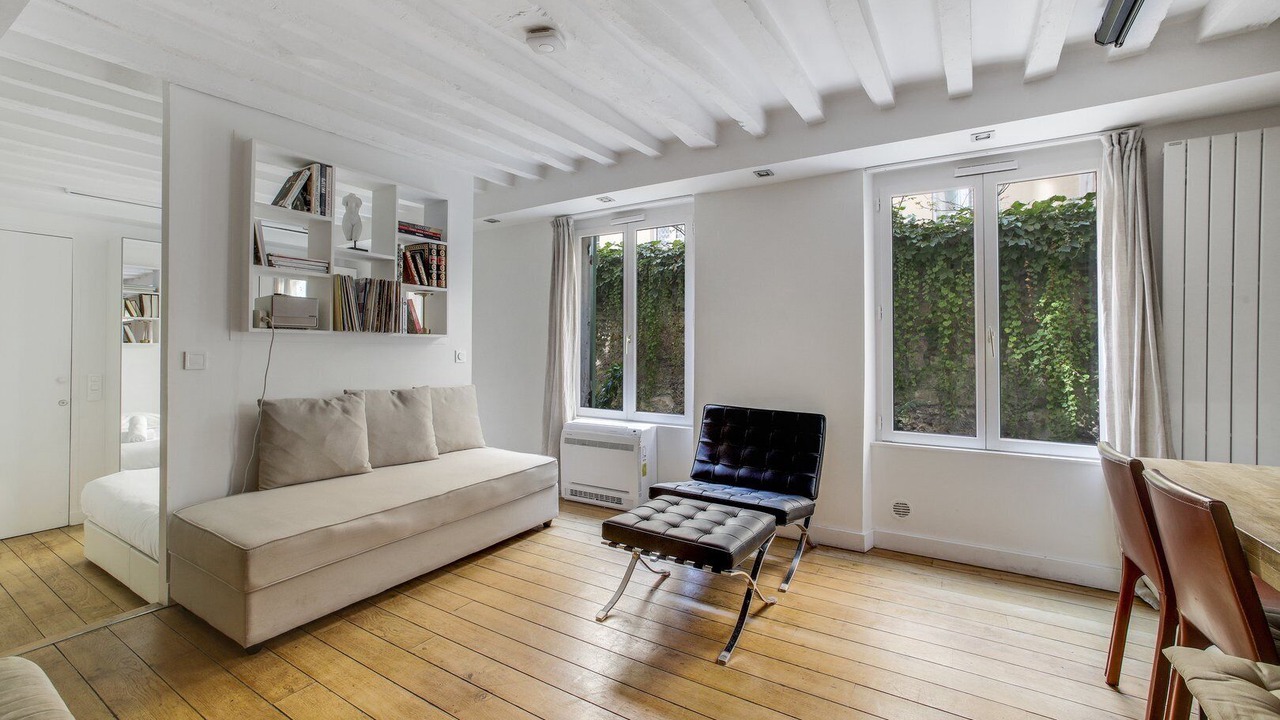 Photo of Livingroom in 10th Arrondissement