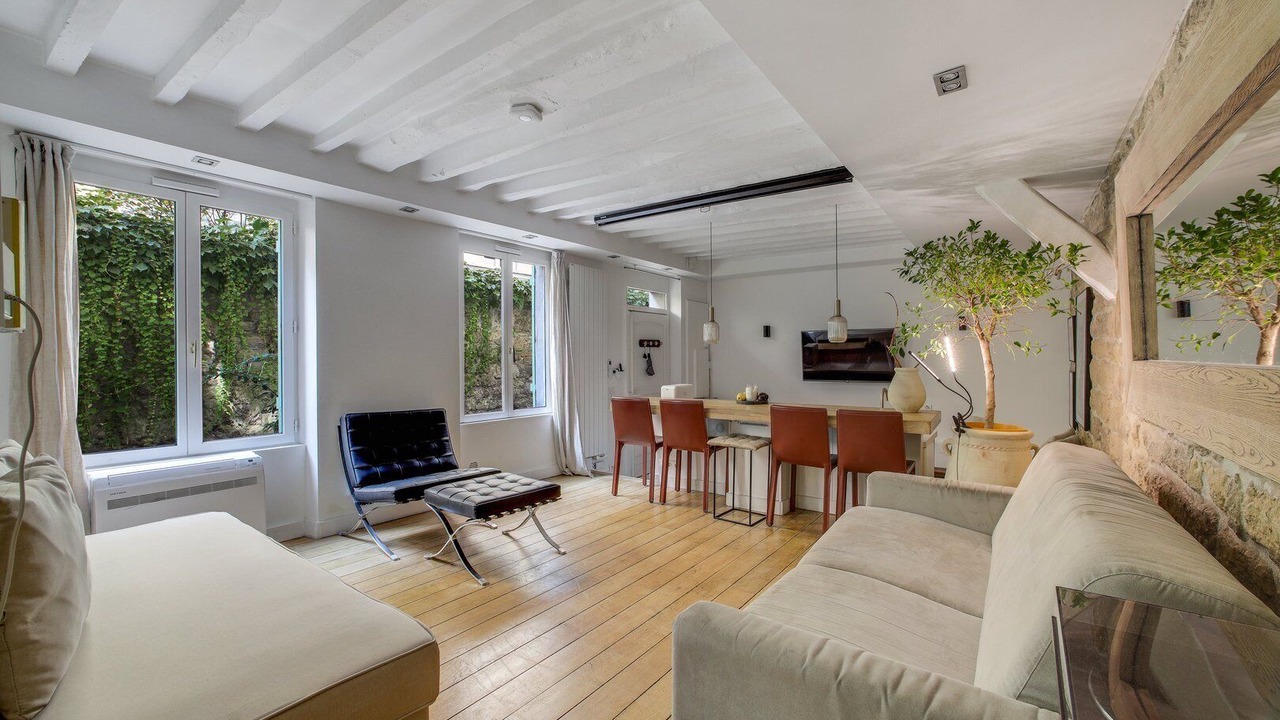 Photo of Livingroom in 10th Arrondissement